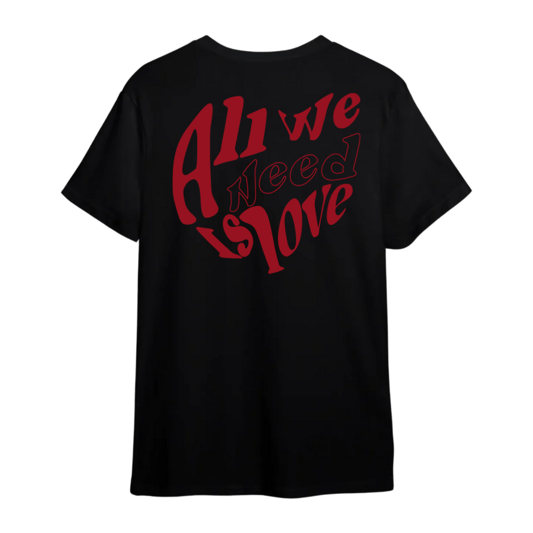 Camiseta Overhype All We Need Is Love Preta